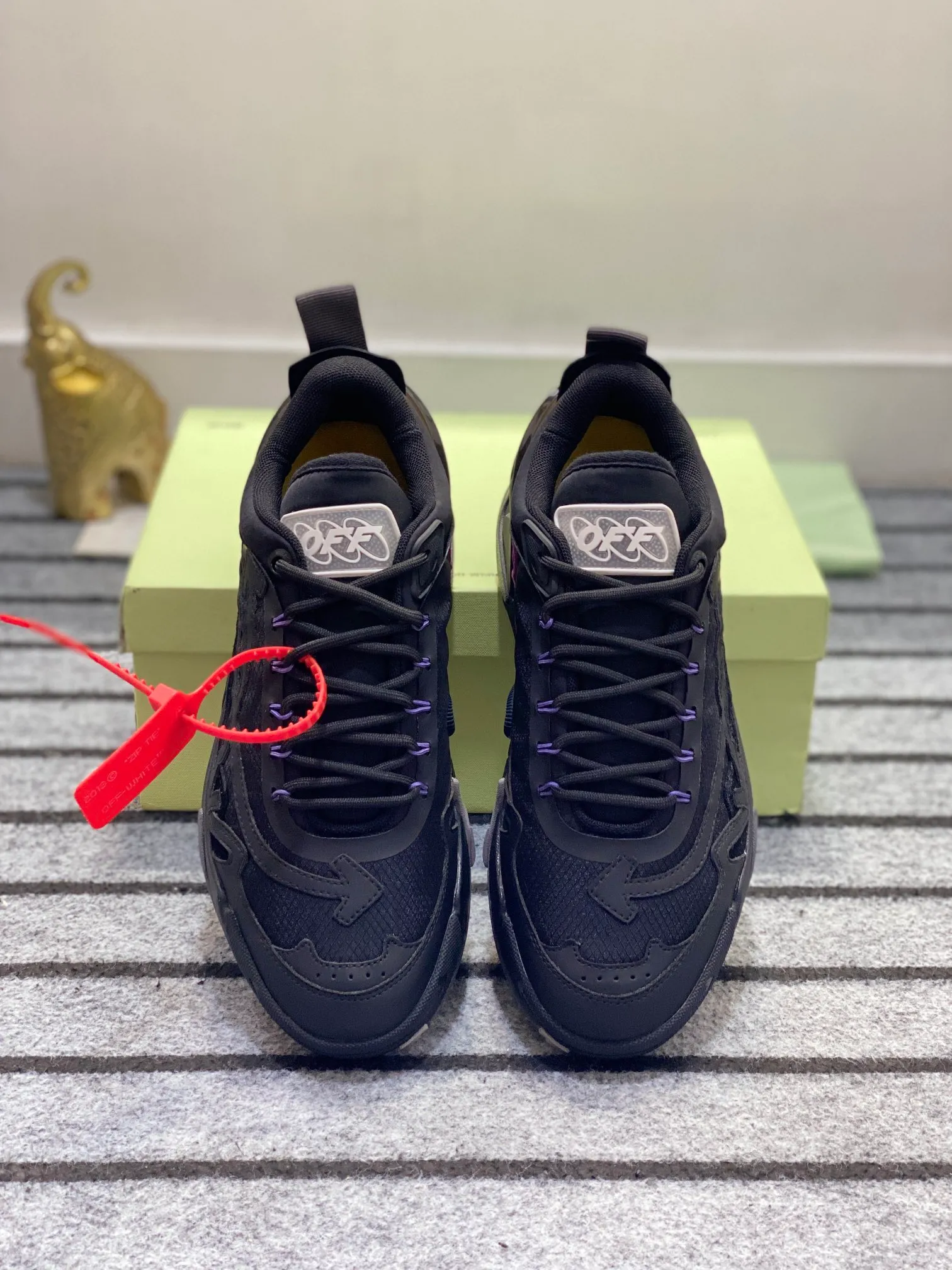 Men's shoes 💰640🌼【New】High-end boutique-OFF-WHITE x Air Jordan】1 The joint shoe design has been highly concerned by everyone. The new shoes are shown in the popular Chicago bull white and yellow LOGO color scheme. The shoe body is made of cowhide stitching and other materials. In addition to the X hidden on the inside of the leather, the oversized Swoosh, OFF-WHITE for Nike, and Air Jordan 1Birth information and the word AIR are displayed on both sides of the shoe, and OFF-WHITE's iconic details can be seen on the TPU sole and insole. You can choose a pair if you like the style. Size: 38-45 (45 customized